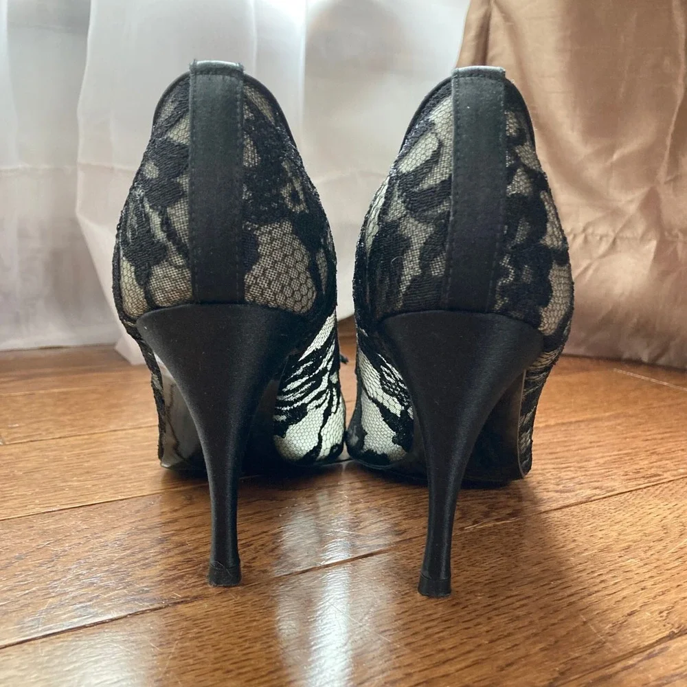 Stuart Weitzman Sheer Lace Whimsigoth Rosette Leather Heel Women 7.5 Black $390
